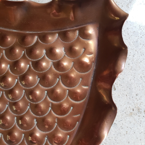 Beautiful vintage punched copper tray/wall decor. - Picture 2 of 4